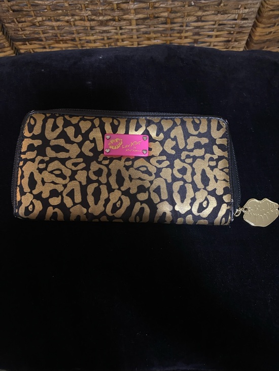 Betsy Johnson Handbags - GUC Luv Betsy by Betsy Johnson gold Metalic Cheetah Print zip around Wallet